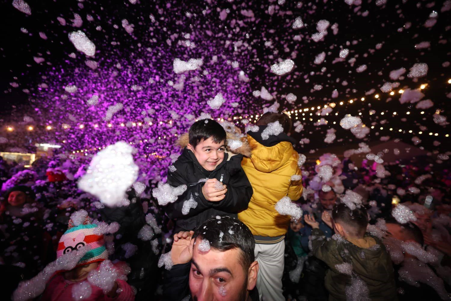 kis-festivalinde-eglence-hiz-kesmeden-devam-ediyor-PXi5Uu2c.jpg