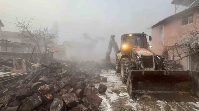 Kış ortasında evsiz kaldılar Kış ortasında evsiz kaldılar