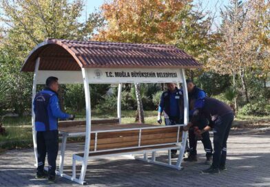 Köyceğiz’de ortak yaşam alanlarına ’kent mobilyası’ yerleştirildi