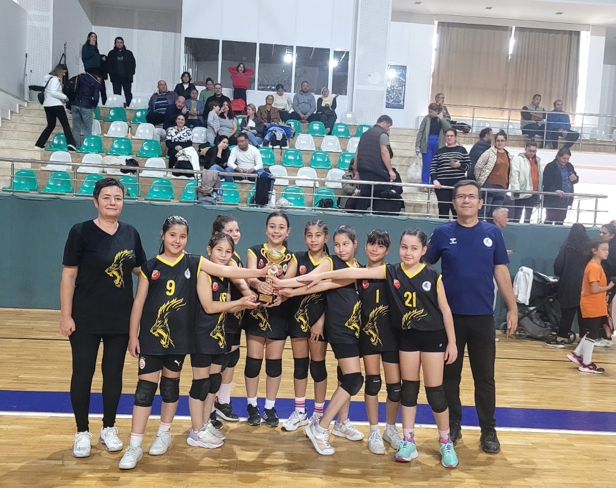 koycegizli-minikler-voleybol-turnuvasinda-sampiyon-oldu-XfvpR2CQ.jpg