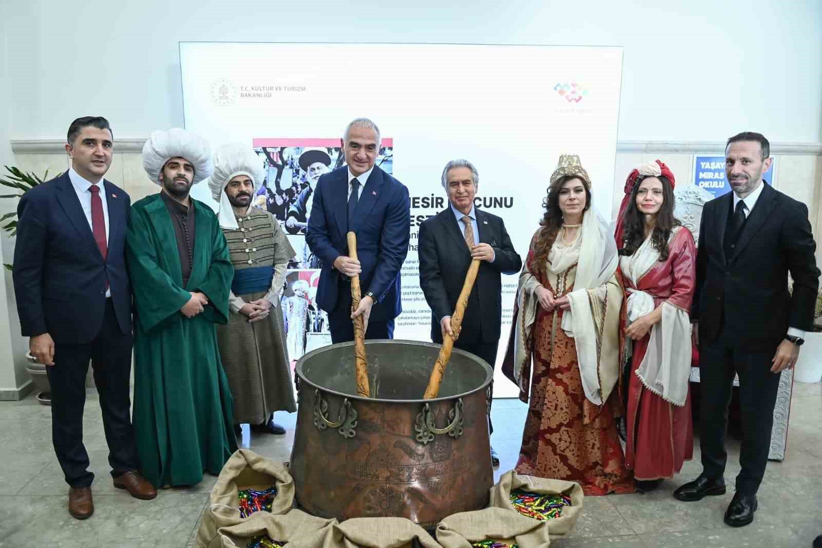 kultur-ve-turizm-bakani-ersoy-ankarada-mesir-macunu-kardi-C6JJ17wS.jpg