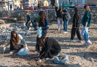Kuşadası’nda Sökeli öğrencilerden çevreci etkinlik