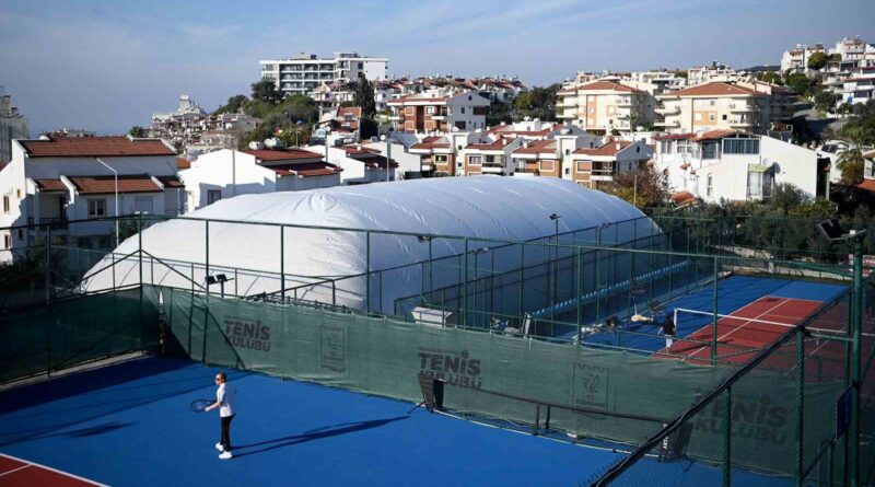 Kuşadası’nda sporseverlerden balon korta yoğun ilgi