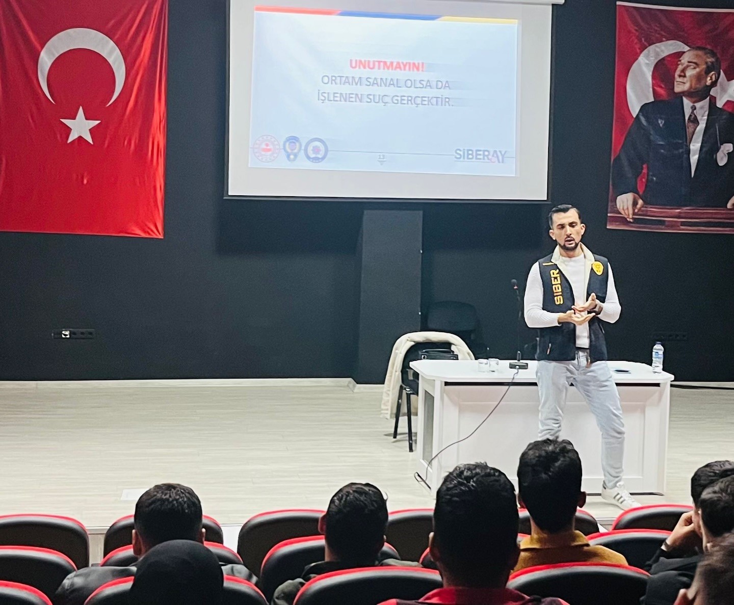kutahya-il-emniyet-mudurlugunden-ogrencilere-siber-farkindalik-semineri-kXabv4aU.jpg