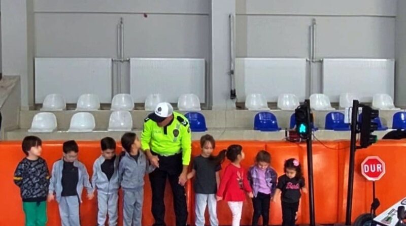 Kütahya İl Emniyeti’nden Simav’da trafik eğitimi ve bilgilendirme faaliyetleri