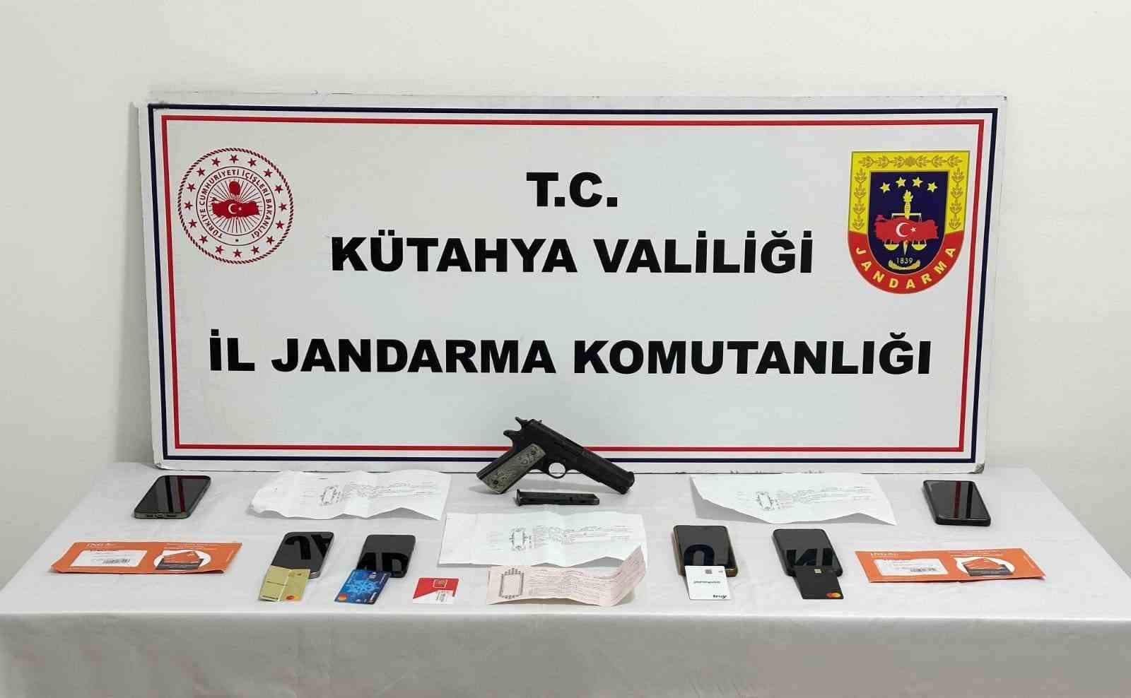 kutahya-merkezli-siber-dolandiricilik-operasyonu-2-tutuklama-wmi34vUH.jpg