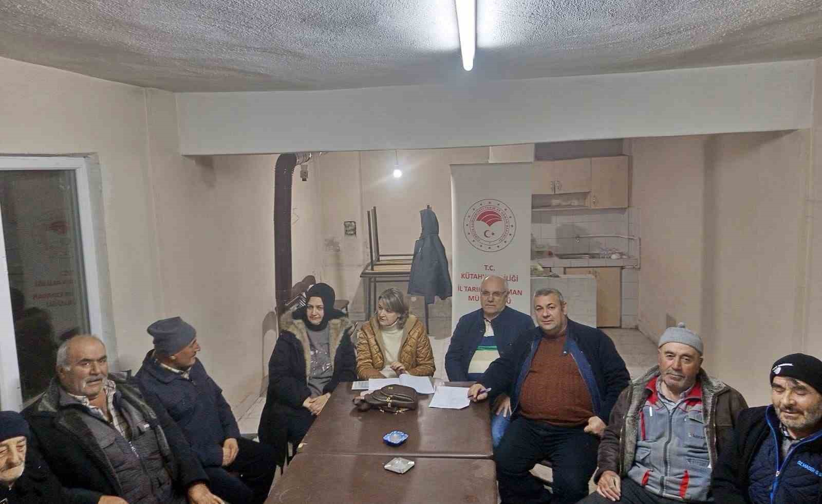 kutahyada-ciftci-toplantilari-duzenlendi-KTAl1Am3.jpg