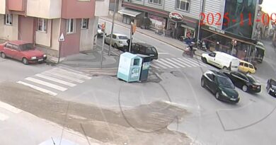 Kütahya’da kuryeye yaya geçidinde otomobil çarptı