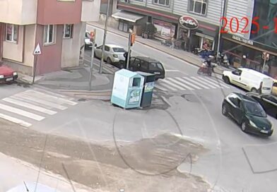 Kütahya’da kuryeye yaya geçidinde otomobil çarptı