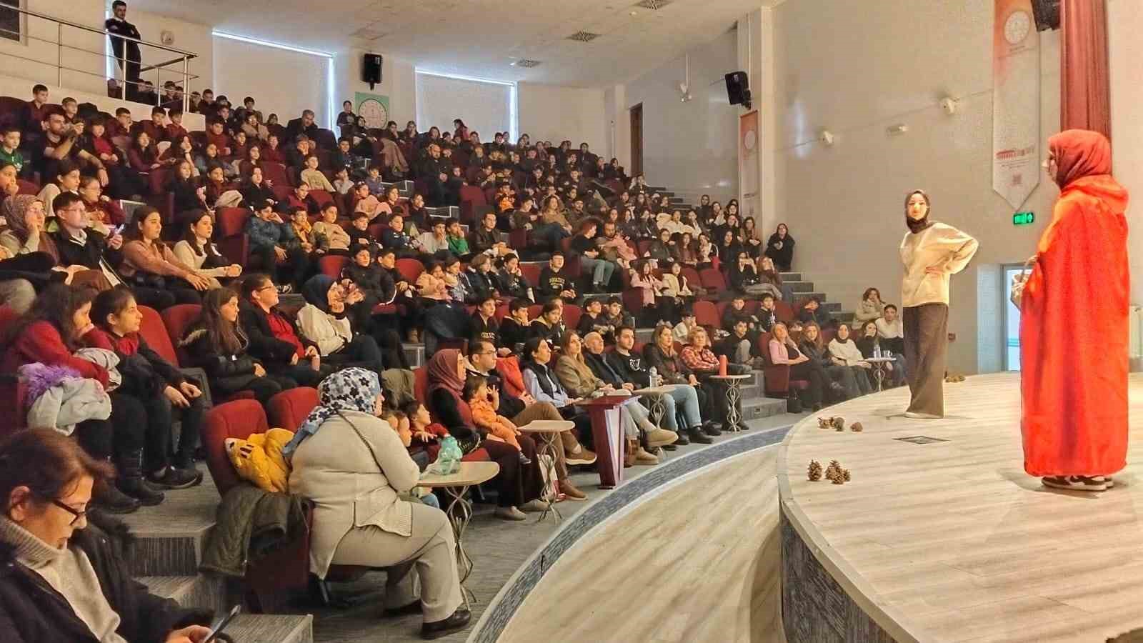 kutahyada-ormanin-sifresi-adli-cocuk-tiyatrosu-ogrencilerle-bulustu-WfYfuiWD.jpg