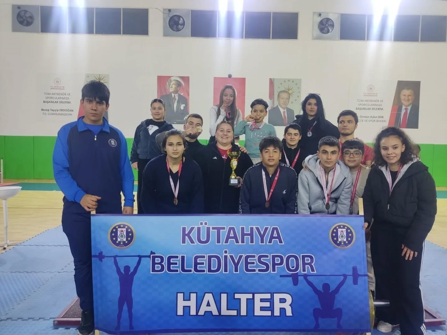 kutahyali-haltercilerinden-buyuk-basari-DQFSsLm5.jpg