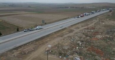 Maddi hasarlı kaza kara yolunu tek yönlü ulaşıma kapattı
