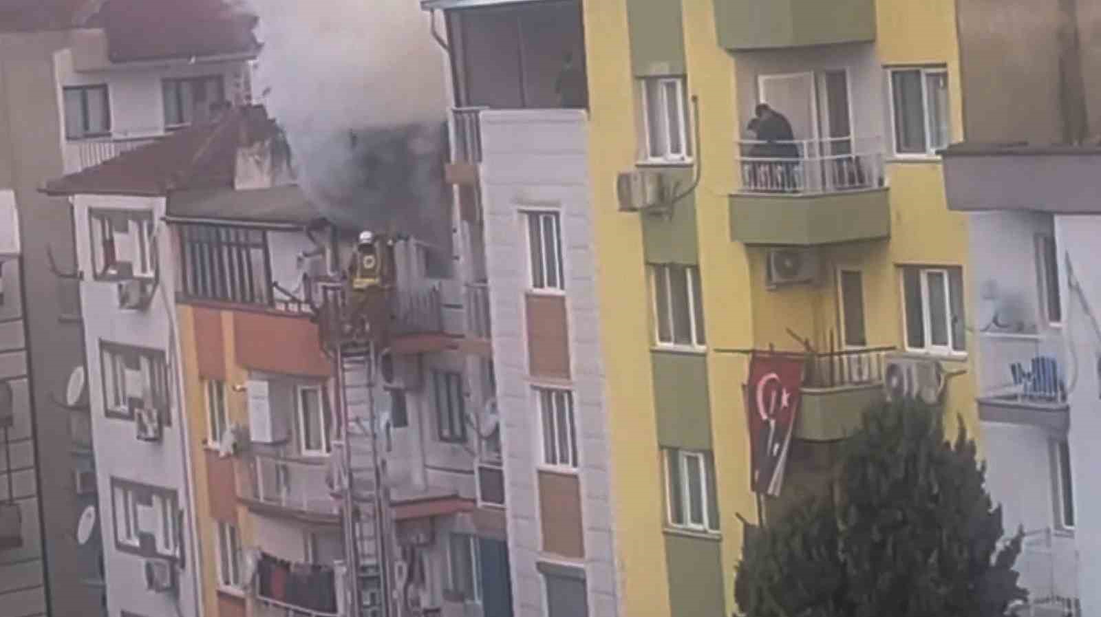 manisada-ev-yangini-6-kedi-telef-oldu-Ty43dspI.jpg