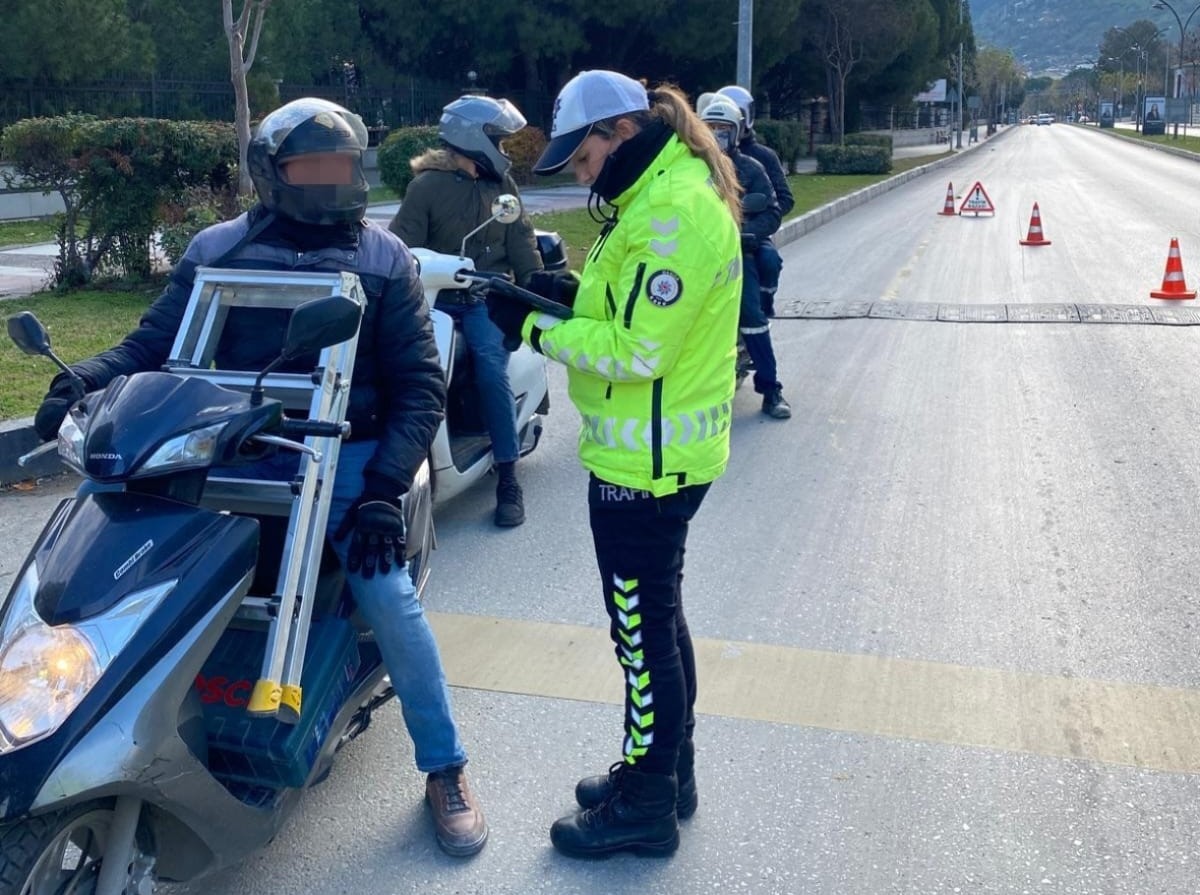 manisada-motosiklet-denetimlerinde-18-milyon-tl-ceza-tcLrPlUY.jpg