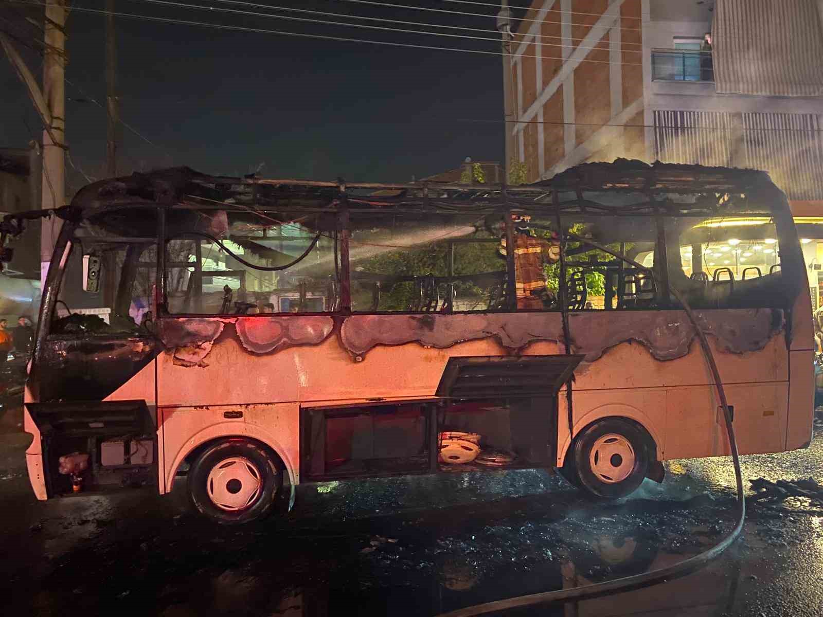 manisada-servis-otobusu-alev-alev-yandi-MH9rnQv3.jpg