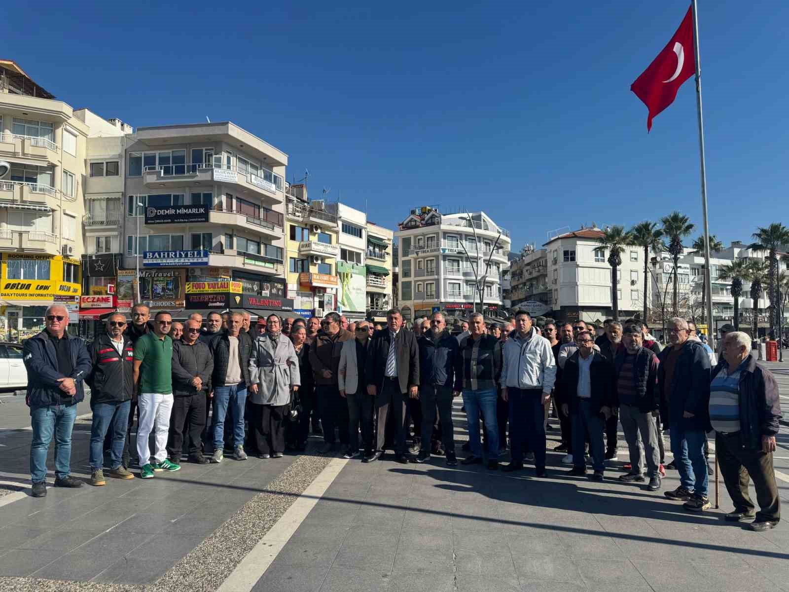 marmaris-kordon-caddesi-taksicilerinden-belediyeye-tepki-iP1IQISG.jpg