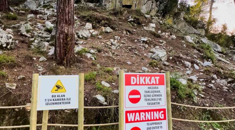 Marmaris Ticaret Odası’ndan 2 bin yıllık kaya mezarlarına kameralı koruma desteği