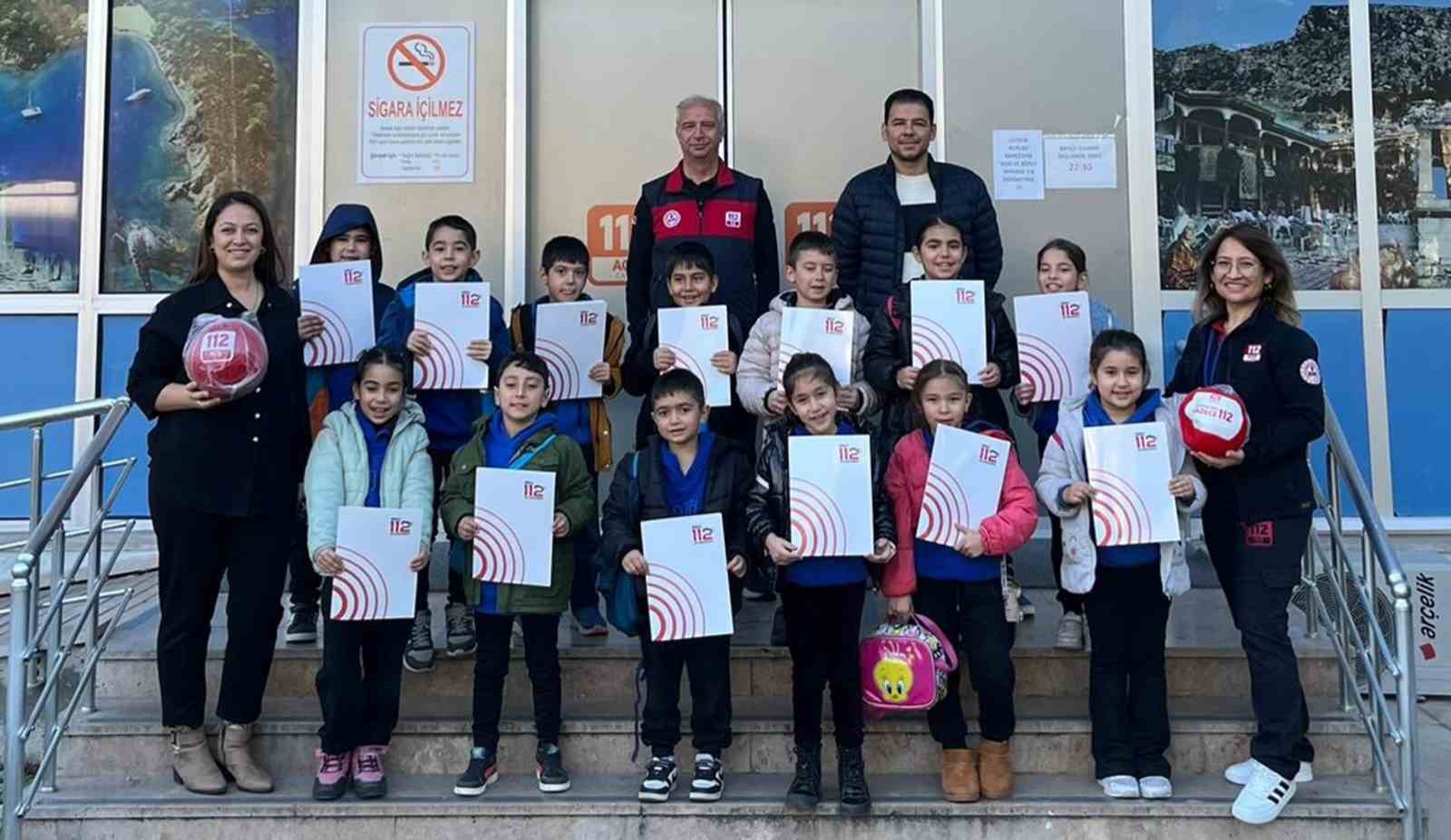 mentese-yenice-ilkokulu-ogrencilerinden-112-acil-cagri-merkezine-ziyaret-cH482WPB.jpg