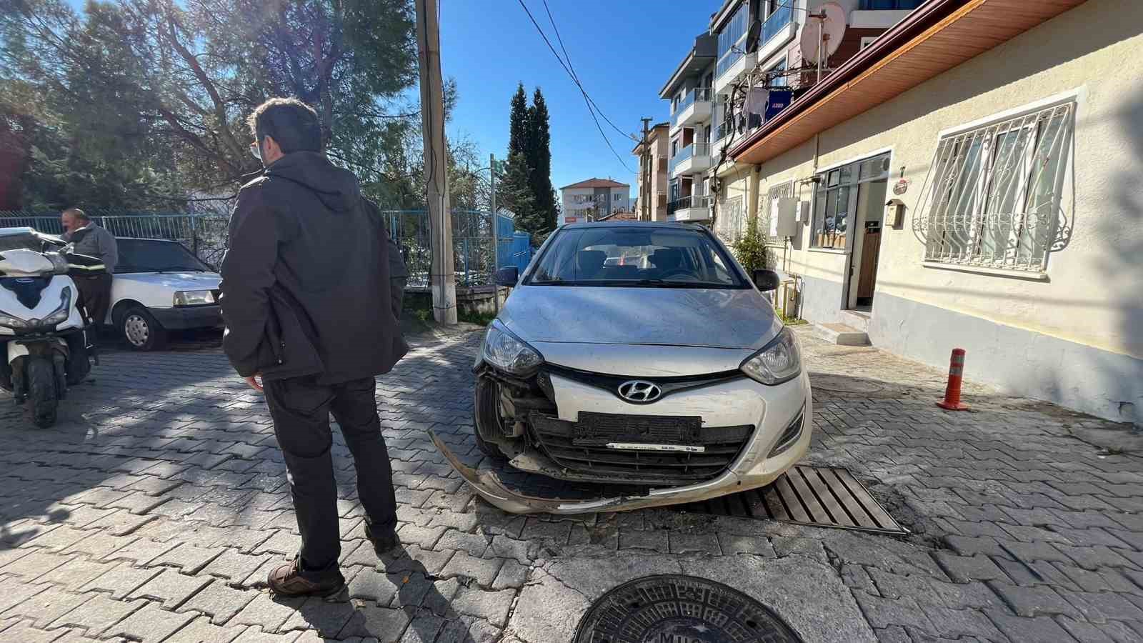 mentesede-otomobil-ile-motosiklet-carpisti-2-yarali-TjH3iUAZ.jpg