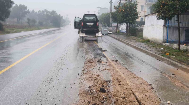 Milas’ta bozuk yollar hayatı olumsuz etkiliyor Milas’ta bozuk yollar hayatı olumsuz etkiliyor