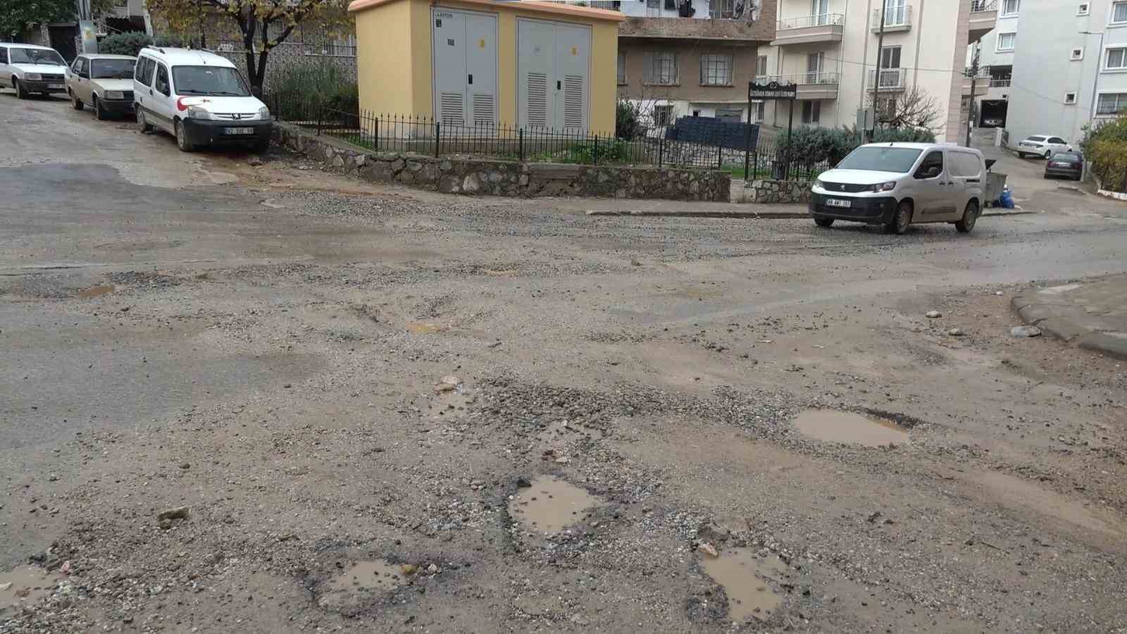 milasta-yagis-sonrasi-yollar-camura-dondu-tJlWNFDc.jpg