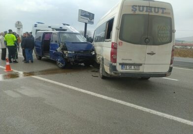 Minibüslerin çarpıştığı kazada 7 kişi yaralandı