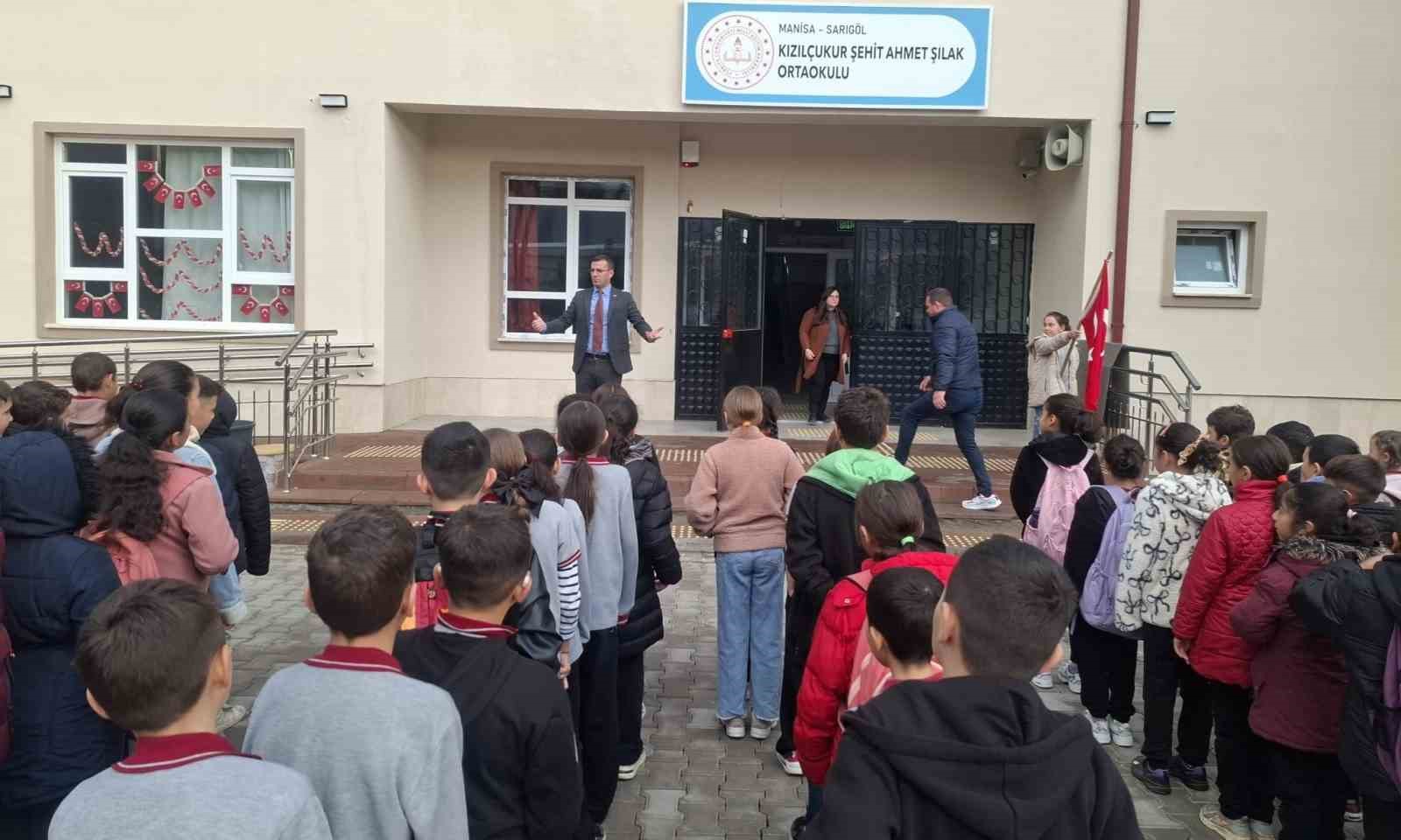 mudur-yildirak-ogrencilerle-bulustu-DDS6UydU.jpg