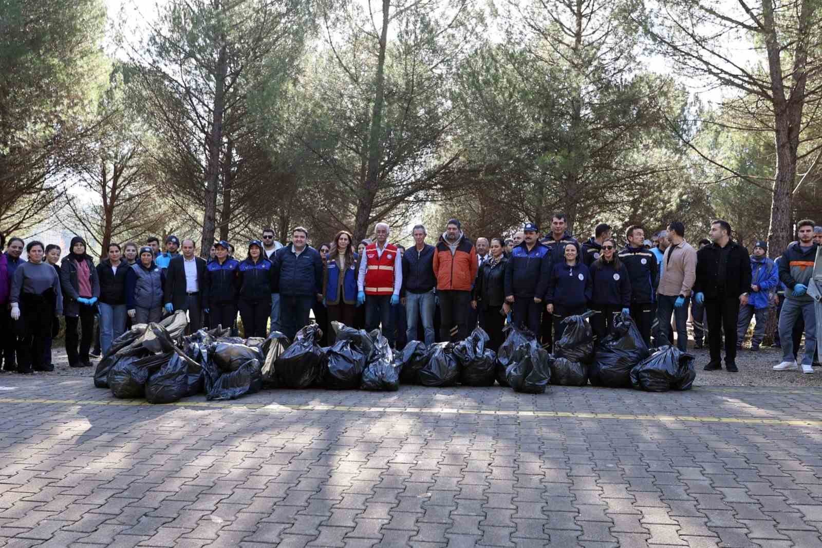 mugla-buyuksehir-belediyesinin-temizlik-seferberligi-ula-goletinden-basladi-S7fn37px.jpg