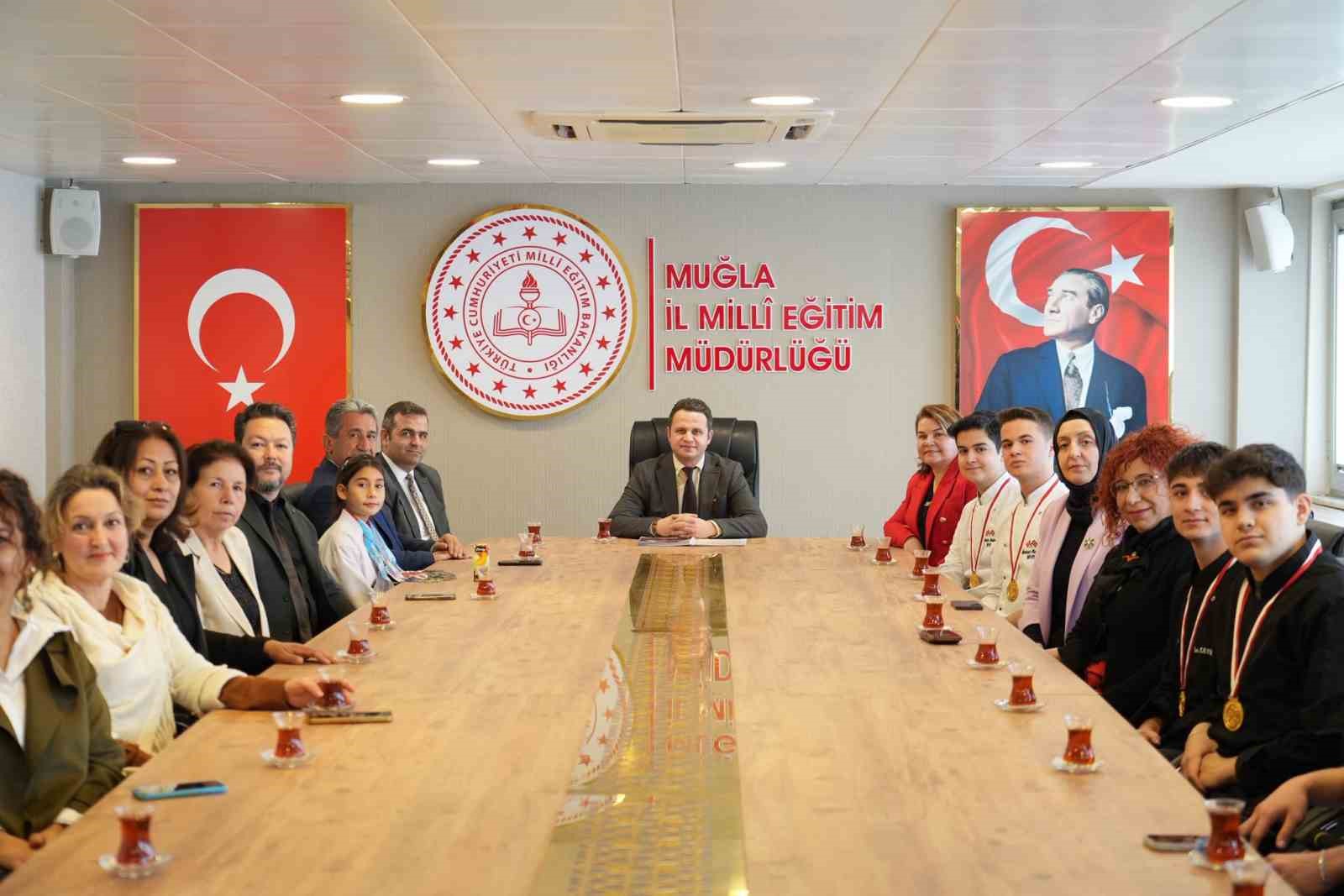 muglanin-altin-madalyali-ogrencilerinin-basarilari-kutlandi-nLcpS1uN.jpg