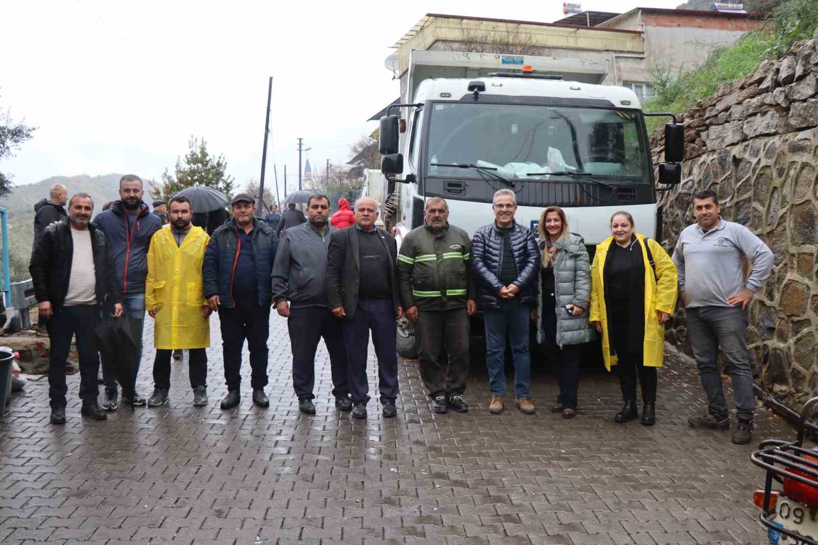 nazilli-belediyesi-isiklar-mahallesinde-5-bin-agac-fidani-dagitti-qK42S7W7.jpg