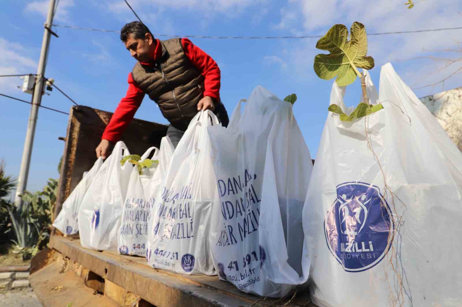 nazilli-belediyesinin-dagittigi-binlerce-agac-fidani-kisa-surede-tukendi-OHnxVH88.jpg