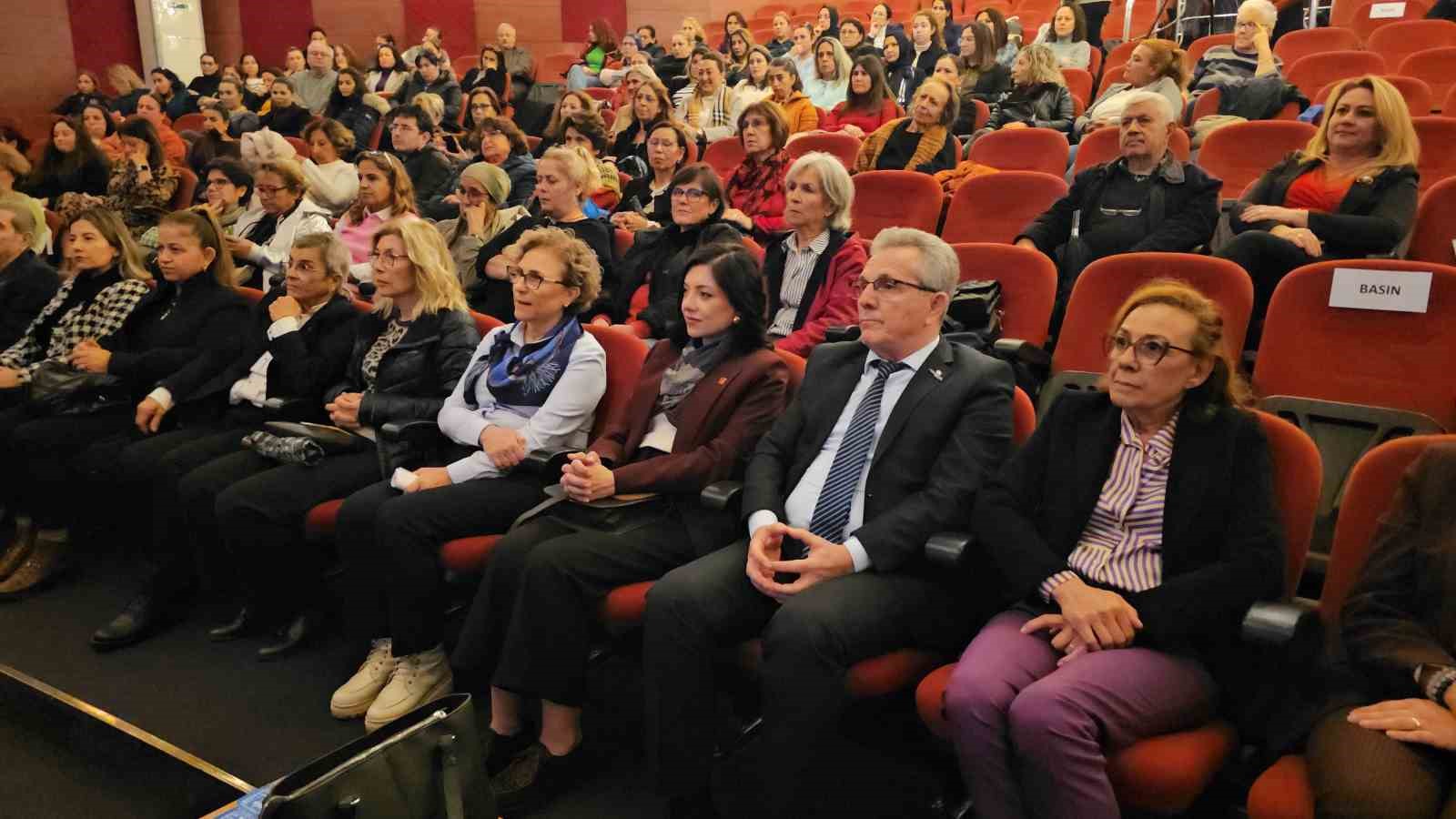 nazillide-cumhuriyetin-ilk-kadin-vekilleri-konusuldu-Qp8aJpEJ.jpg