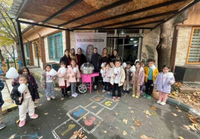 Onların hatırası için çocukları gülümsettiler