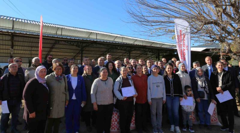 Ortaca’da ‘Süt Sığırcılığı Sağım Hijyeni ve Sanitasyon Sertifikaları’ dağıtıldı Ortaca’da ‘Süt Sığırcılığı Sağım Hijyeni ve Sanitasyon Sertifikaları’ dağıtıldı