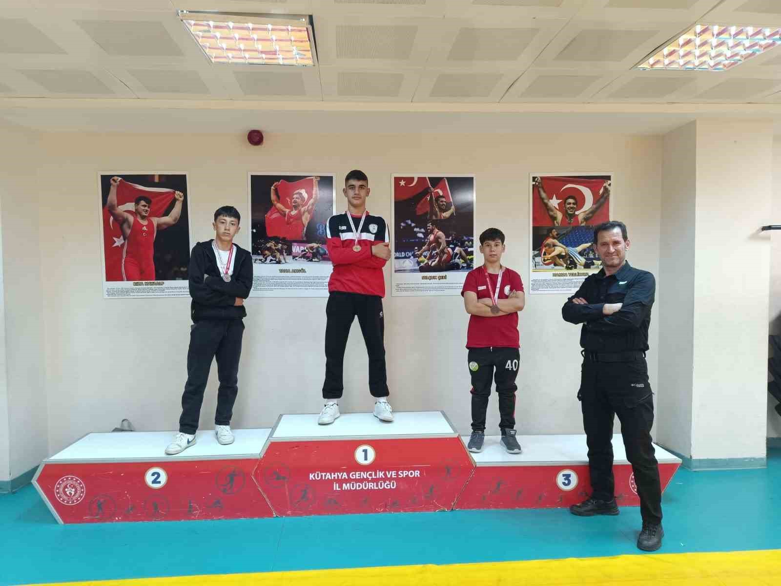pazarlar-spor-lisesi-gureste-3-madalya-kazandi-X4wZtOh2.jpg