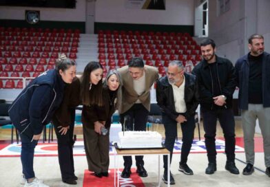 Personelinden Başkan Serkan Acar’a doğum günü sürprizi Personelinden Başkan Serkan Acar’a doğum günü sürprizi