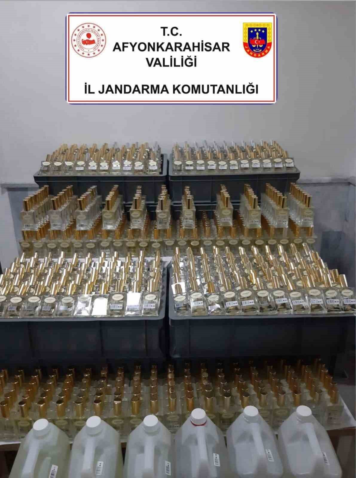 piyasa-degeri-1-milyon-200-bin-tl-olan-kacak-parfum-ele-gecirildi-y2GPbzwN.jpg
