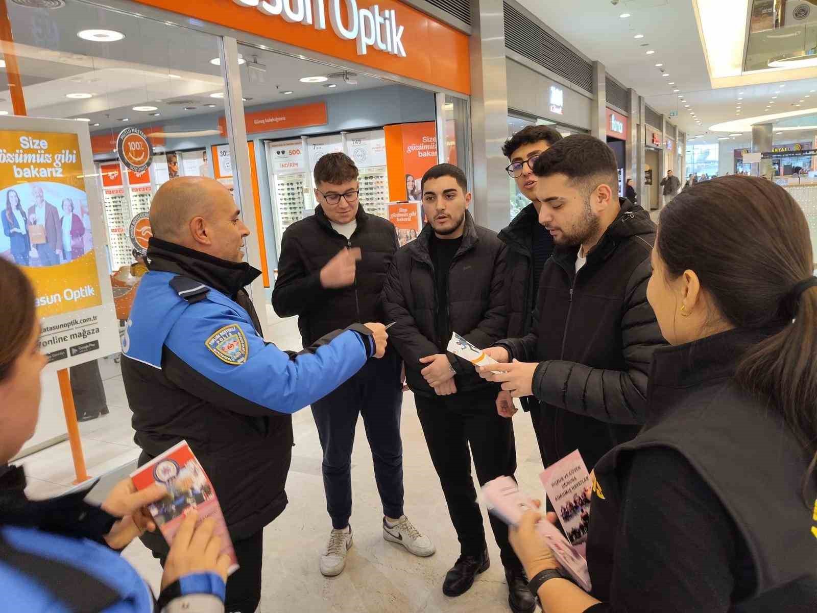 polis-vatandaslari-bilgilendirmeye-devam-ediyor-V34TBF1M.jpg