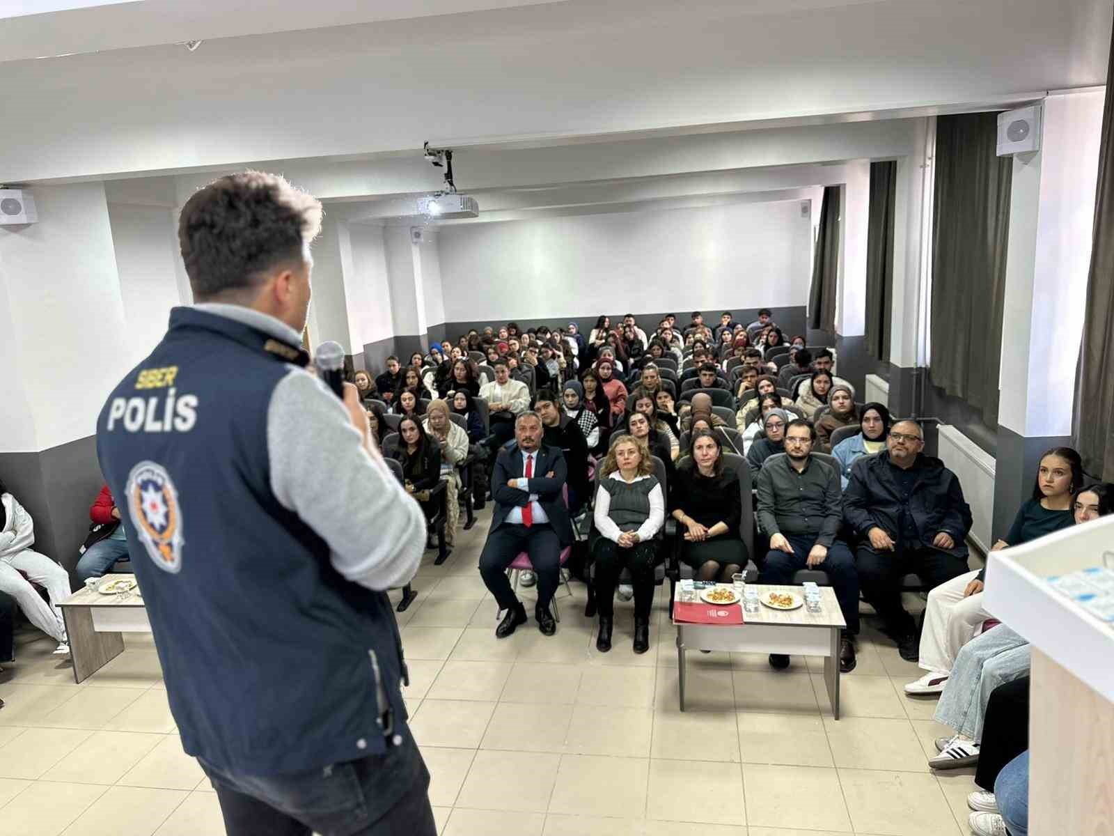 polisten-500-ogrenciye-siberay-egitimi-Oc7Qfi7J.jpg