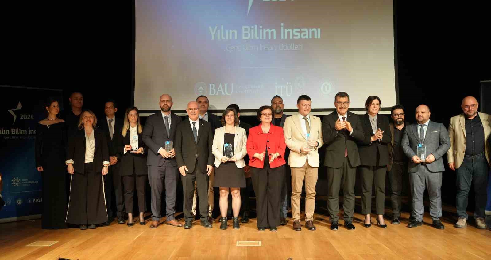 rektor-savas-2024-genc-bilim-insani-odulleri-programina-katildi-NvfOrcFp.jpg