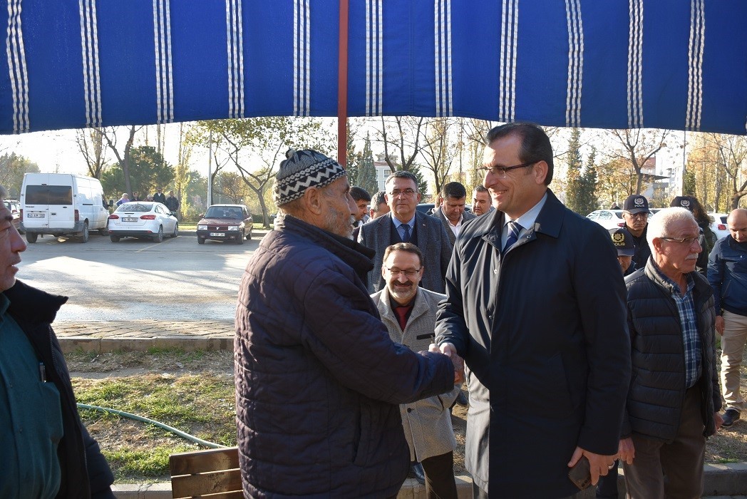 salihli-kaymakami-guldogan-saripinarda-sorunlari-dinledi-CSsrZCP7.jpg