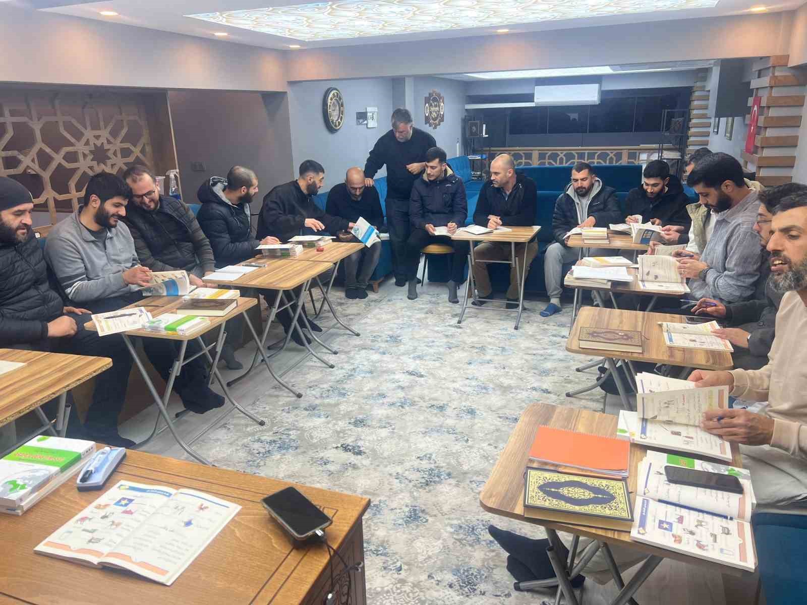 salihlide-genclerin-arapca-ogrenme-meraki-kursa-donustu-PzYRQjDX.jpg
