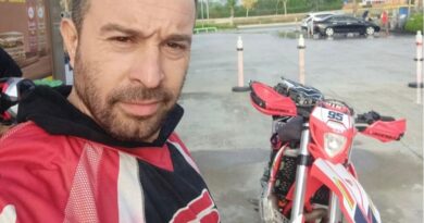 Şampiyon motosikletçi Özgür Çapacı, trafik kazasında hayatını kaybetti