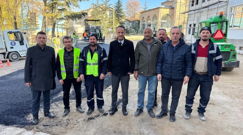 Saray Mahallesi’nde asfalt çalışmaları sürüyor