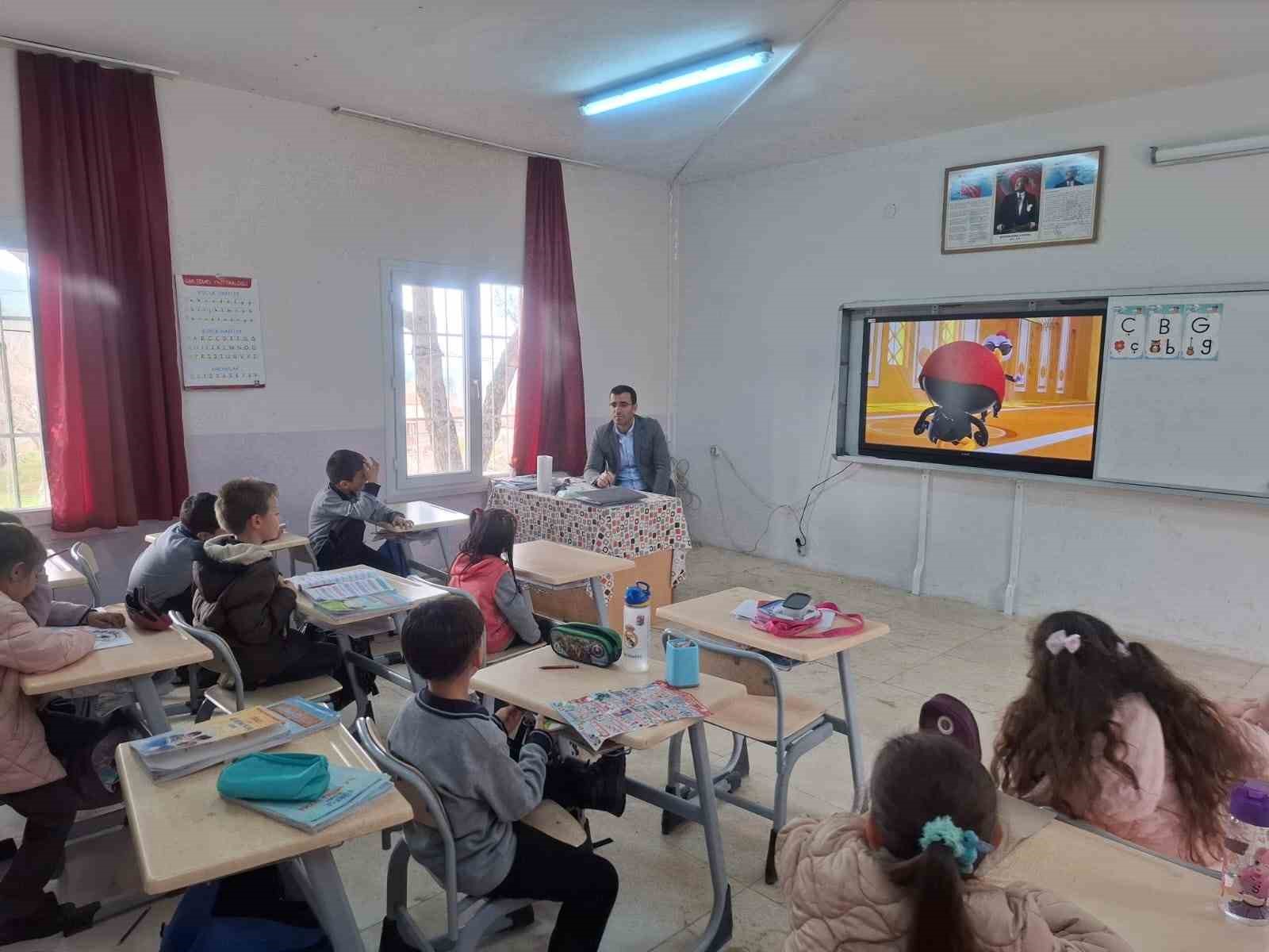 sarigolde-egitimin-nabzi-siniflarda-atiyor-ZHn9FHbQ.jpg