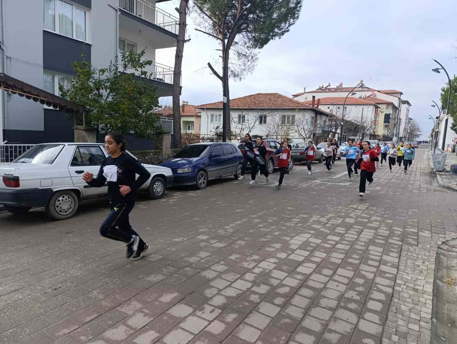 selendide-kros-yarisi-nefes-kesti-7VXB4Bet.jpg