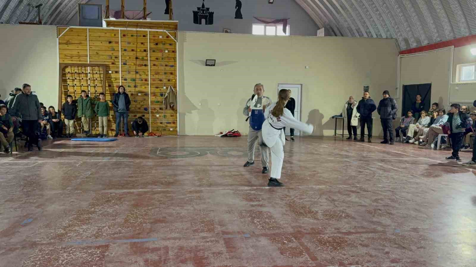 sofular-ortaokulunda-tekvando-ruzgari-sdfOKrOK.jpg