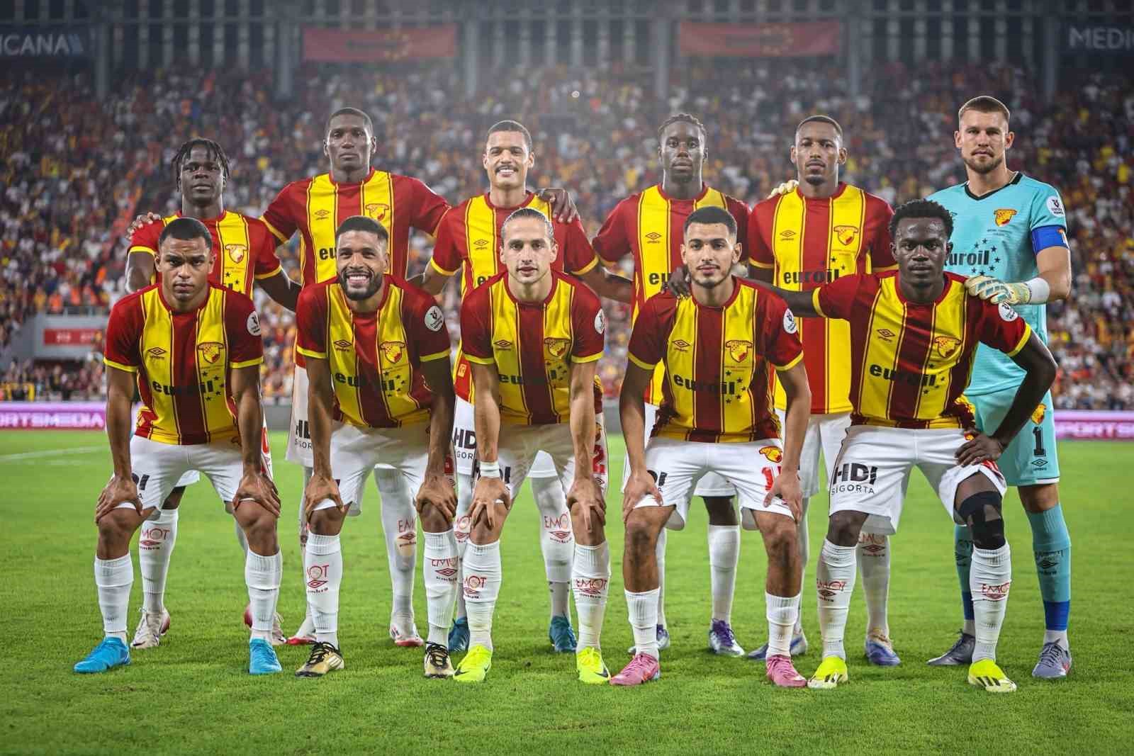 super-ligde-ilk-yarinin-en-genc-takimi-goztepe-K6wnHRRt.jpg