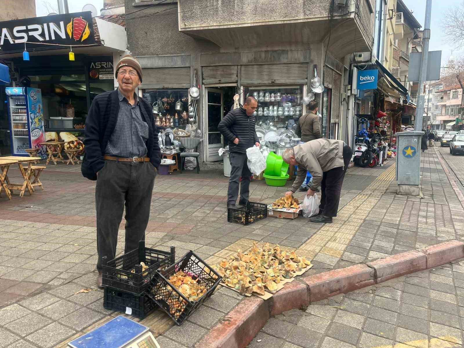 tavsanlida-aralik-ayi-sonunda-da-melki-mantari-bereketi-gn9DW1Qq.jpg