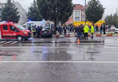 Tavşanlı’da otomobil refüje çıktı: 2 yaralı Tavşanlı’da otomobil refüje çıktı: 2 yaralı